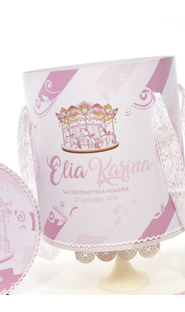 Trusou de botez elegant, brodat cu un carusel roz, Povestea Carusel 3